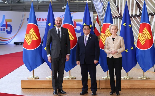 Le Premier ministre assiste au sommet commémoratif UE-ASEAN en Belgique - Ảnh 1.